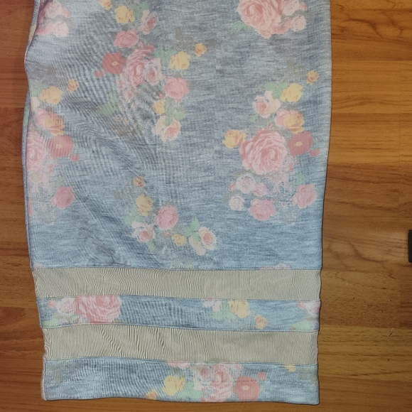 Two piece set - Picture 2 of 6